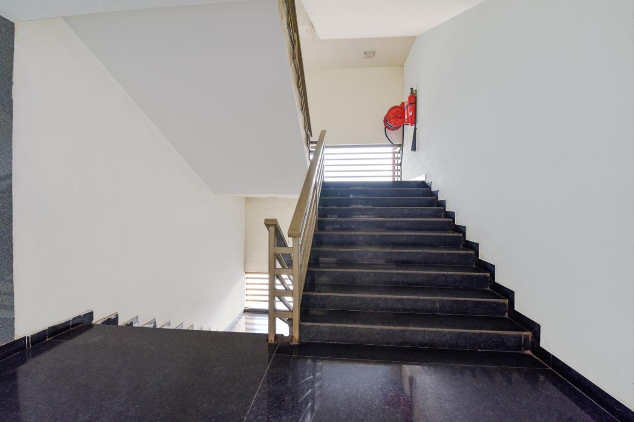 Fabhotel New York Batwa Luaran gambar